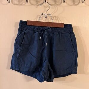 XS blue linen Gap shorts w/ elastic waistband and drawstring w/ pockets